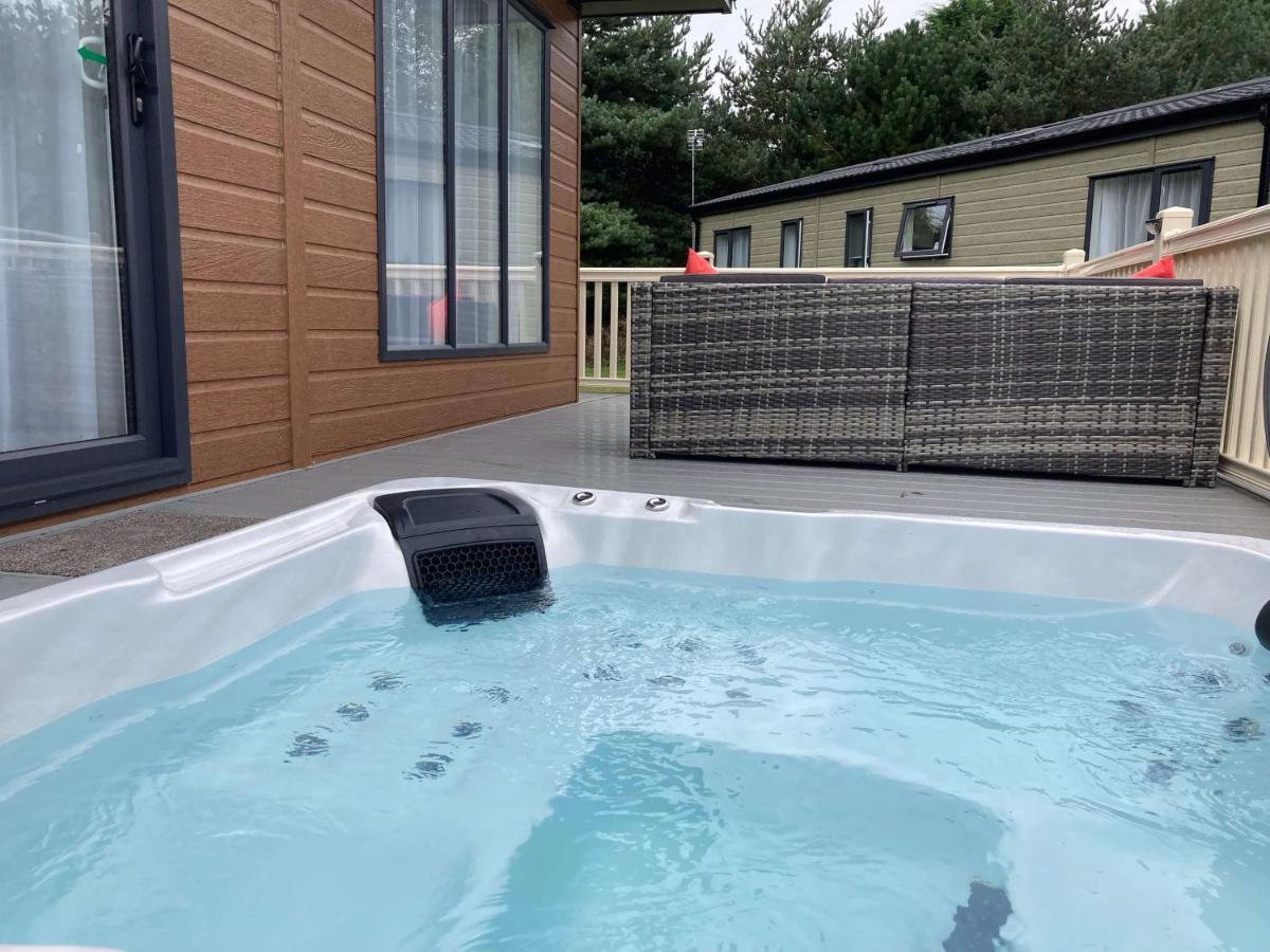 Gleneagles Lodge With Hot Tub 요크 외부 사진