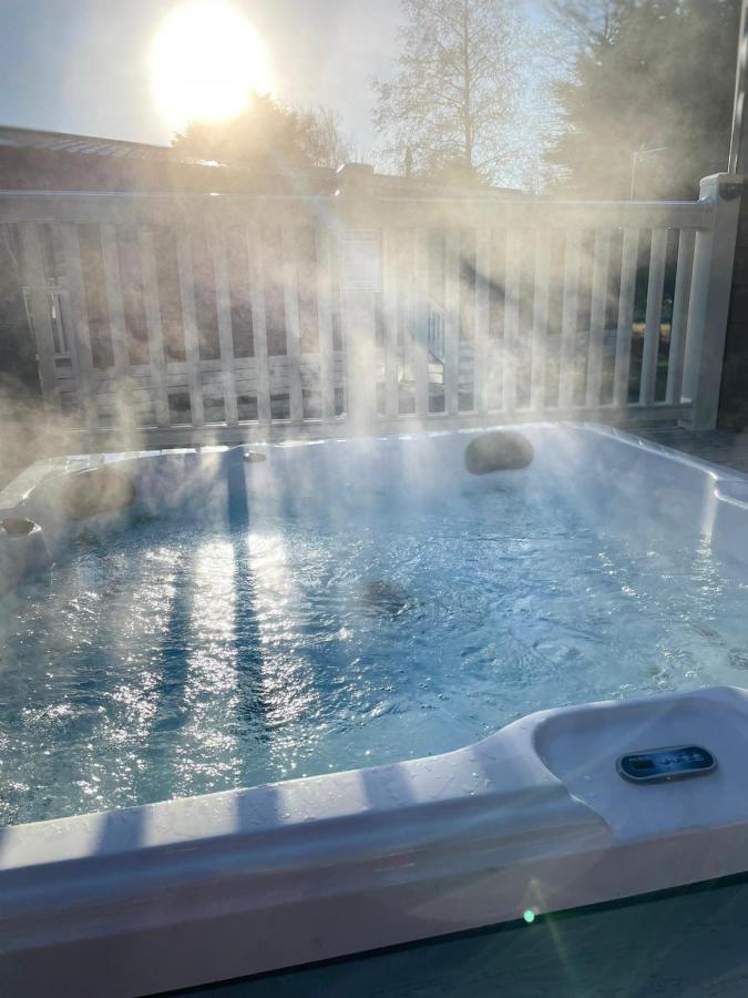 Gleneagles Lodge With Hot Tub 요크 외부 사진