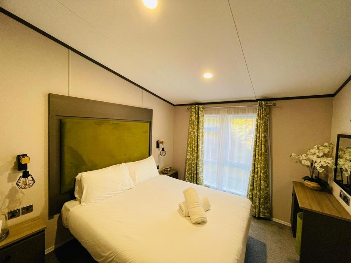 Gleneagles Lodge With Hot Tub 요크 외부 사진