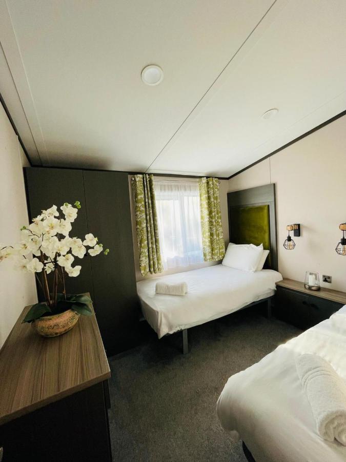 Gleneagles Lodge With Hot Tub 요크 외부 사진